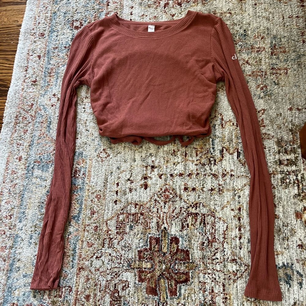 ALO Yoga Women's Rust Long Sleeve Crop Top
